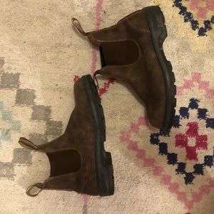 Lightly Worn Brown Classic Blundstone’s size 7